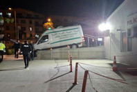 Yem karma makinesinin içine düşen besici feci şekilde can verdi