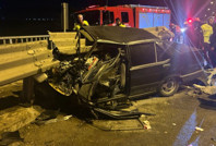 Sivas'ta feci kaza: Bariyerlere saplandı