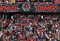 Sivasspor taraftarından tesislerin önünde protesto