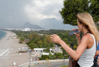 Saati çalınan Rus turistten hırsızlara baskın