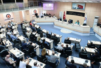 Denizli karıştı: Valilikle belediye arasında 'Nihat Zeybekci' gerilimi