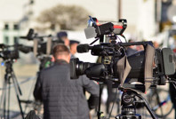 Trump yönetimi yüzlerce gazeteciyi işten çıkardı