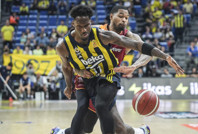 Fenerbahçe derbide Galatasaray'ı ezip geçti