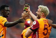 Barış Alper golü attı, selfie yaptı