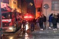 Çatı alev alev yandı, herkes düğünü işaret etti