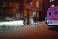 Komşular polisi aradı, evde kanlar içinde bulundu
