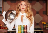 Ünlü oyuncuyu eski çalışanları suçladı: Oturacak bir sandalyemiz bile yoktu...