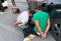 Trafikte makas atıp polise saldırdılar