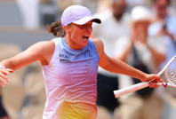 Swiatek eski şampiyon Rıbakina'yı eledi