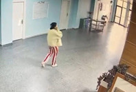 Bebeğini mezarlığa atmıştı, kameraya takıldı