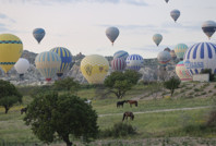 Kapadokya'da balon keyfine sağanak engeli