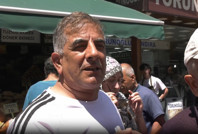 Lafa 'Tayyipçiyim' diye girdi, cebindeki parayı gösterdi: 'Oy vermemek lazım'