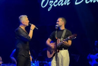 Özcan Deniz’in sürpriz sahne konuğu: Mert Demir ile düet