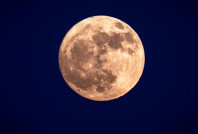 Ay'ın karanlık yüzünde çarpıcı keşif