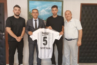 Beşiktaşlı Tayyip Talha'dan lise öğretmenine hediye