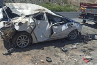 Takla atan otomobilden fırladı