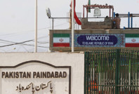 Pakistan, İran'la sınırını kısmen kapattı