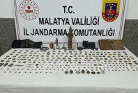 İki adrese baskında yüzlerce tarihi eser yakalandı