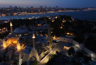 Topkapı Sarayı gece ziyaretçilerini ağırlamaya başladı