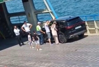 Bir yaşındaki çocuk araçta kilitli kaldı: Saatlerce dil döktüler, sonunda başardı