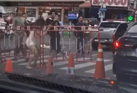 Türk turist ülkeyi karıştırdı: Reddedilince, sokak ortasında kadına saldırdı