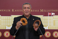 Fiyatları karşılaştırınca öfkelendi: Simit bilmecesi