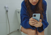 Tuvalette telefona bakarak geçen süreyi hesapladılar