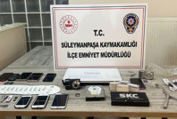 Eve davet edip tuzak kurdular! Uygunsuz video çetesi yakalandı