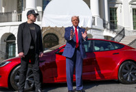 'Büyük, güzel yasa tasarısı' krizi: Musk 'Koltuğundan ederim' dedi, Trump el yükseltti