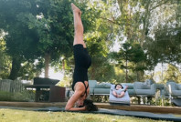 Zeynep Demirel’in yeni yoga arkadaşı 5 aylık kızı oldu