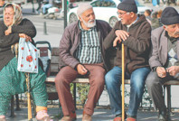 Yaşlandıkça yoksullaşıyoruz