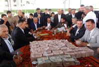 Aşiret düğünü yine dudak uçuklattı: Takı kuyruğunda servet bıraktılar