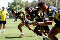 Fenerbahçe ilk idmanını üç eksikle yaptı
