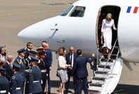 Macron'a kırmızı halıda şok: First Lady görmezden geldi