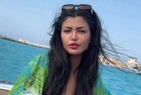 Dansöz 'ahlaka aykırı hareketten' gözaltına alındı