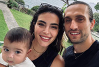 Melisa Aslı Pamuk ve Yusuf Yazıcı'dan aile pozu