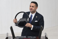 CHP’li Akdoğan’dan direksiyonlu protesto