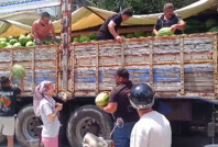 20 ton karpuz vatandaşlara dağıtıldı