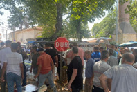 Cuma namazı çıkışı silahlı saldırı: Yaralılar var