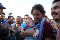 Fatih Tekke'den 4 aylık Erdem'e: Ne ağlıyorsun?