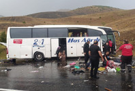 Otobüs, dağ yamacına çarptı: Ölü ve yaralılar var