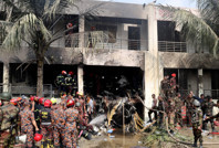 Savaş uçağı üniversite kampüsüne düştü: Ölü ve yaralılar var