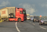 Tır kaydı, yol kapandı, araç kuyruğu 4 kilometreyi aştı