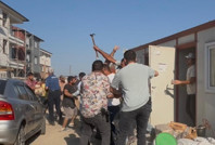 Park yeri kavgasında ortalık savaş alanına döndü: 1'i polis 2 kişi yaralandı