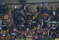 Yunanistan'da olaylı maç: İsrail tepkisi, Filistin bayrağına gözaltı ve havai fişek