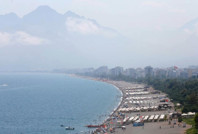 Turizmin başkentinde deniz suyu sıcaklığı bile 'of' dedirtti