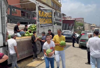 20 ton karpuz dağıttı: 'İnsanların bu kadar mutlu olacağını tahmin etmezdim'