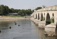 Meriç çekildi, tarih ortaya çıktı! 1830’ların ahşap köprüsü yeniden göründü