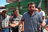 Yarı fiyatına bile satamadı, isyan edip bedava dağıttı