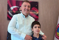 Ali Koç'tan lösemi hastası Rüzgar'a davet